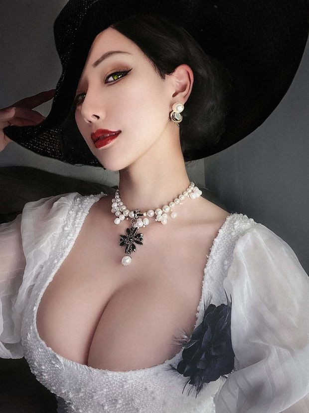 Lady Dimitrescu(Cosplay)