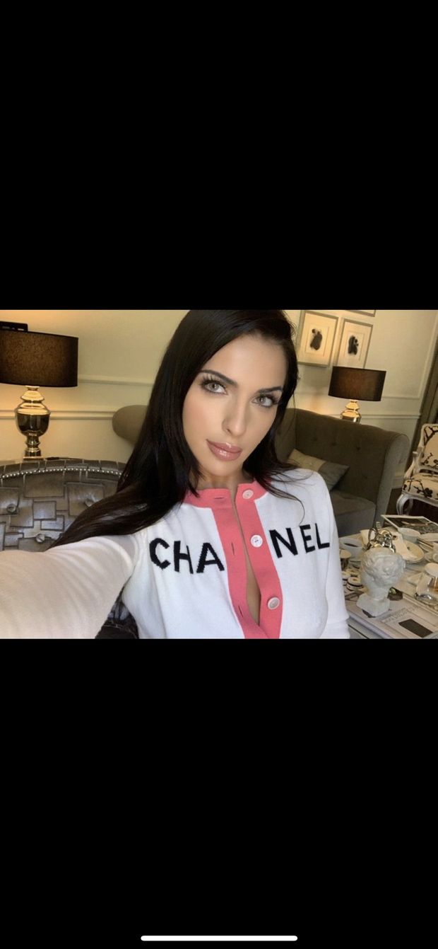 Don’t you just want to cum on her face?