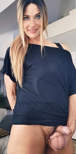 Sur Royan 17200 transexuelle blonde mature 38 ans avec des couilles énormes a vidanger