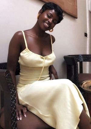 I wanna swallow this cute chocolate truffle...