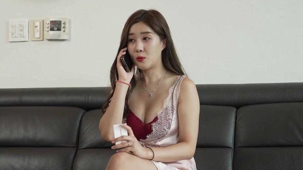 Wifes Housekeeping Supported By Manager (2022)