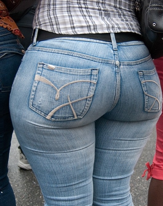 THICK ROUND ASS