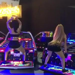 Sexy babes dance