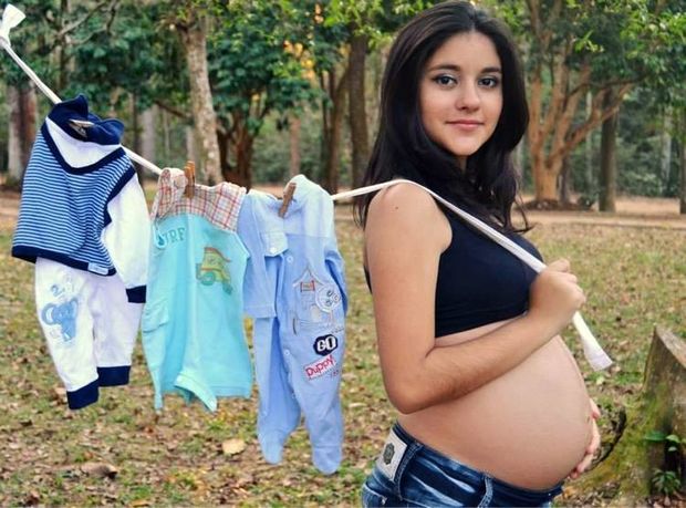 Adorable Pregnant Teen Has Clothes Picked Out