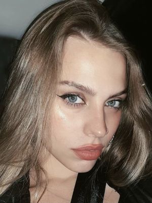 Yummy lips, she always makes me cum all over myself!