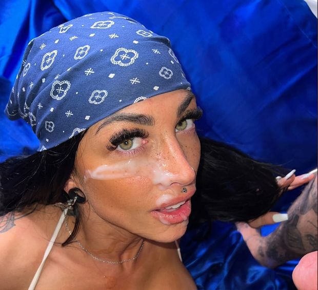 Brunette facial