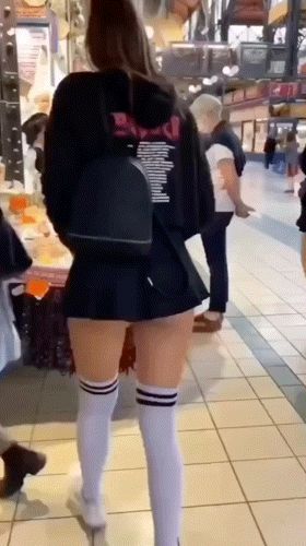 Yoya Grey no panties