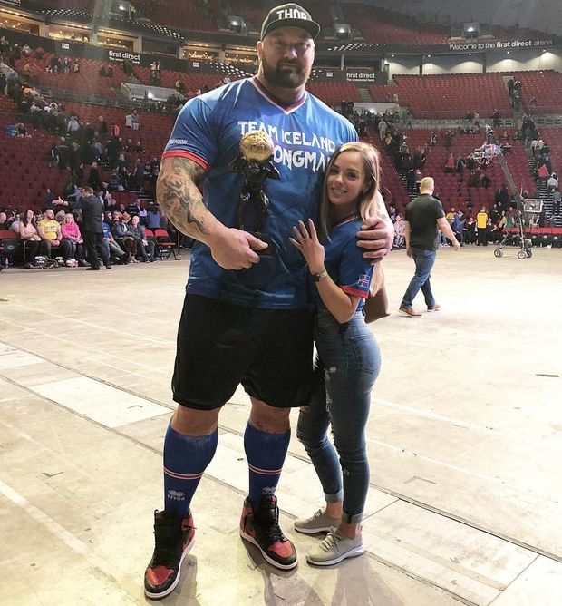 Petite and fit Kelsey Henson vs The Mountain