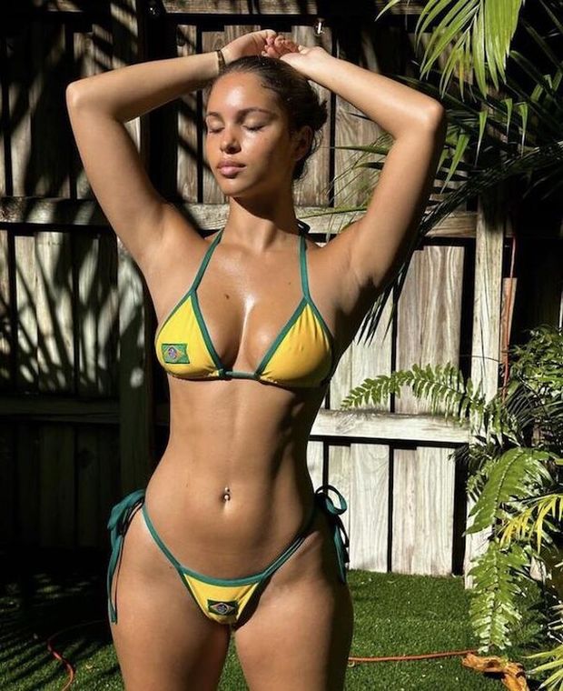 Gorgeous babe #2