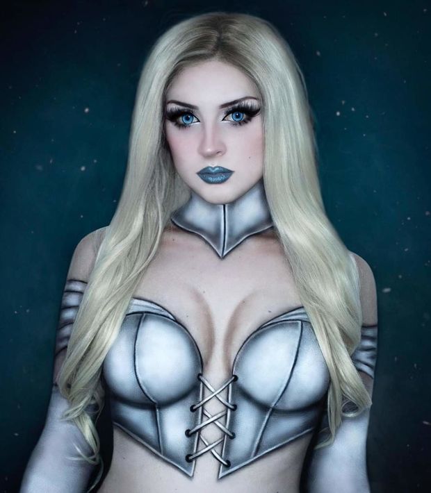Emma Frost (Cosplay)