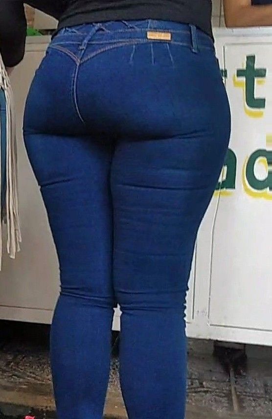 NICE ASS IN BLUE JEANS