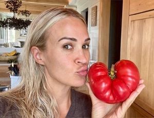 Can Carrie take both ends at once?