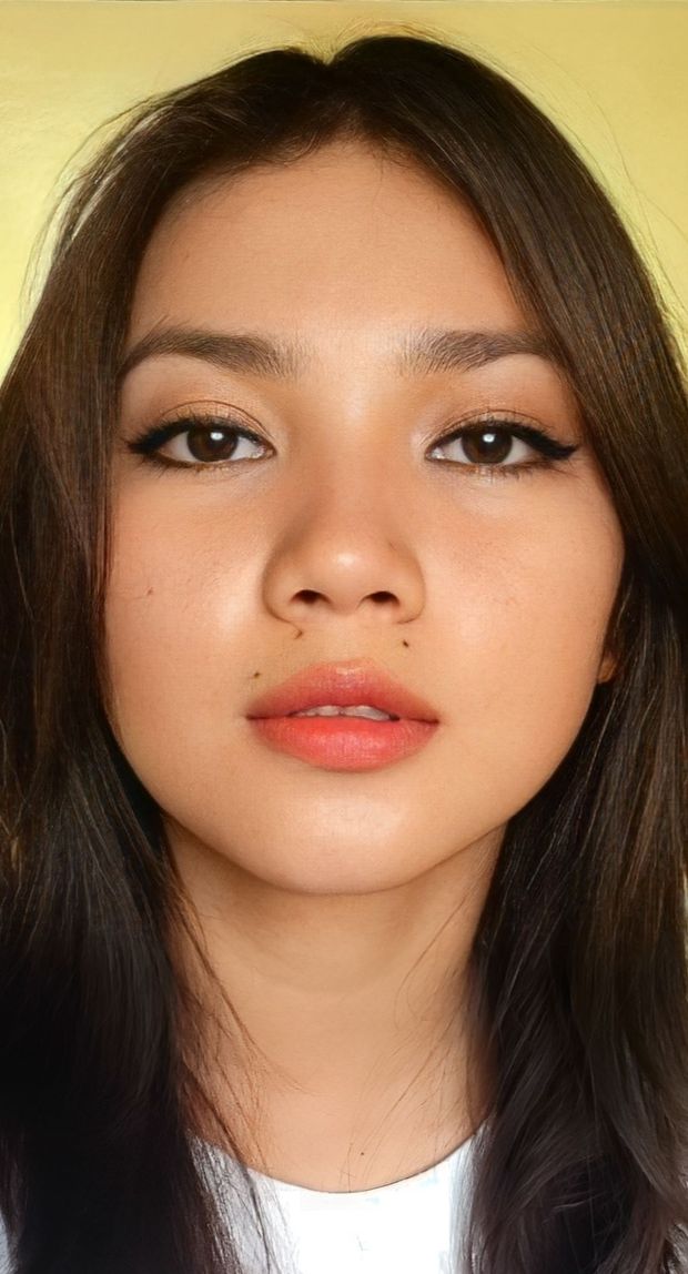Imagine giving u the best makeup ever just about to fuck ur face infront of 20guys holding thier hard cock just by looking at ur pretty face
