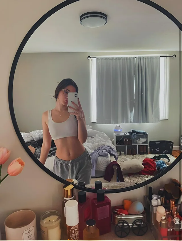 Sexy Lounge Selfie