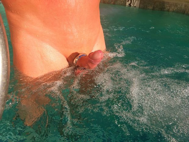 Enjoyed being naked in the hottub today!