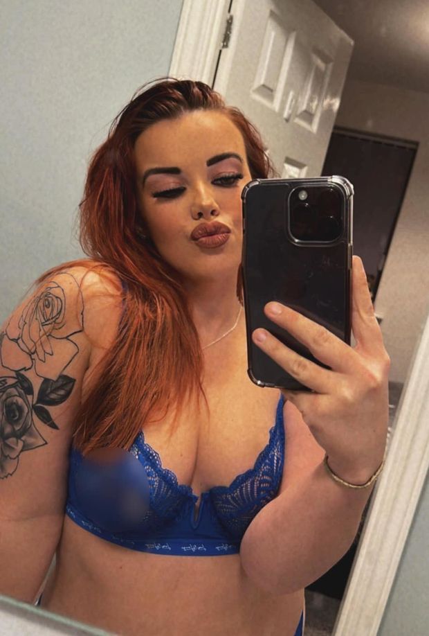 Amazing tits redhead