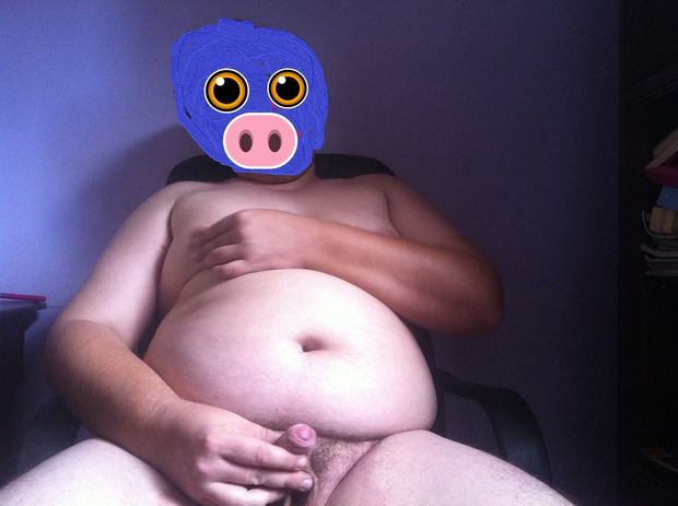 Gros porc astique sa petite queue de salope