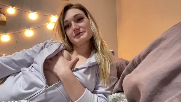 Slimbeansnk Teen Gets Horny On Stream Playing With Her Tits Video