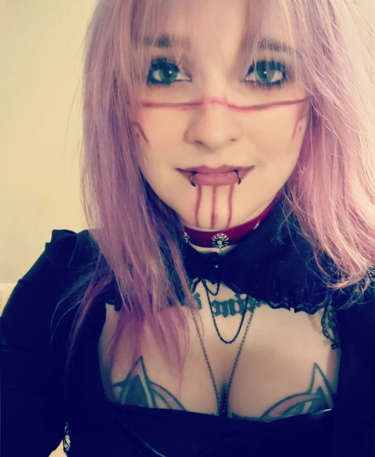 Just your friendly neighborhood kinky vampire queen!