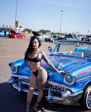 Cars sexy latina