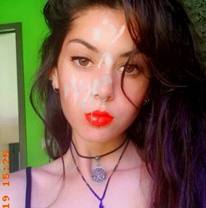 Teen brunette love facial