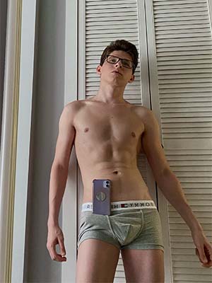 Liam 19 yo twink with a nice strong cock up for the selfie cock challenge - Hackensack, NJ