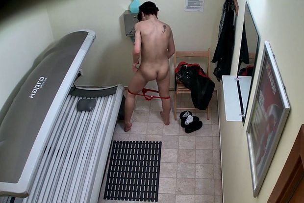 Nagrana przez ukryte kamery w solarium