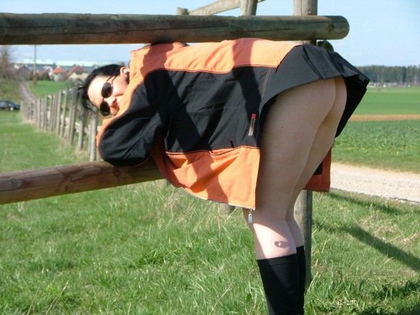 upskirt mature mini skirt no pantie