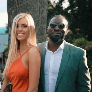 Super Babe contrasts so well with her BBC!