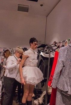 Georgie is getting ready for date