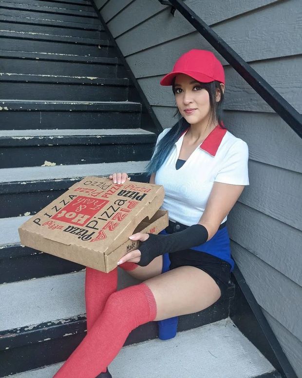 Sexy Pizza Cosplay