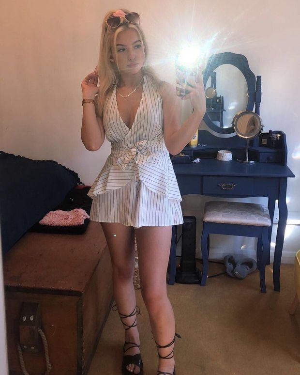 Sexy Blonde Ivy
