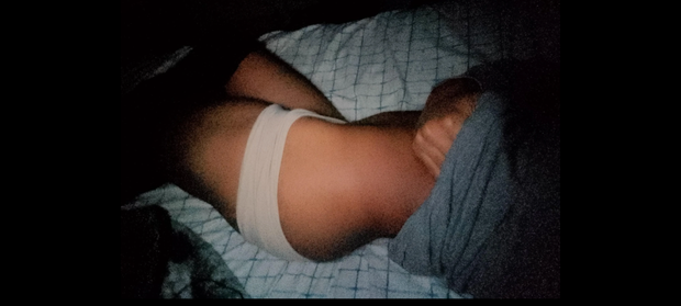 Cute Latina shows her butt selfie
