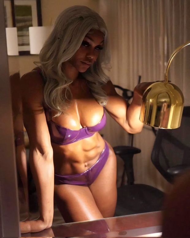 Jade Cargill mirror shot in her bra and panties