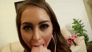 Riley-Reid-Gagging-On-Fingers-Gif!