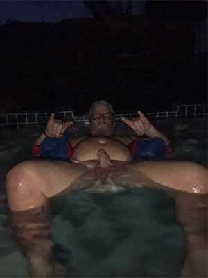 Mark from Livonia, MI, 47 yo with nice big belly and love to be naked in the pool. Come join me