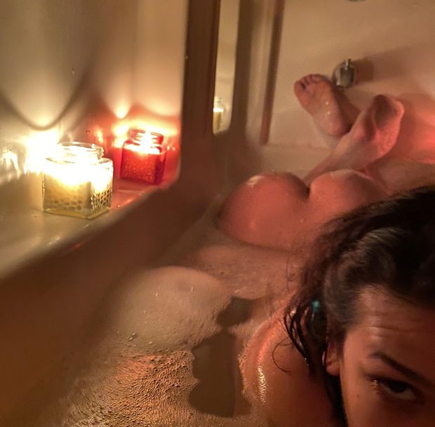 Bath selfie
