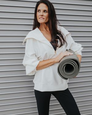 Milf fitness model with a fit body