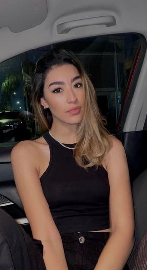 Mariana Perez Selfie