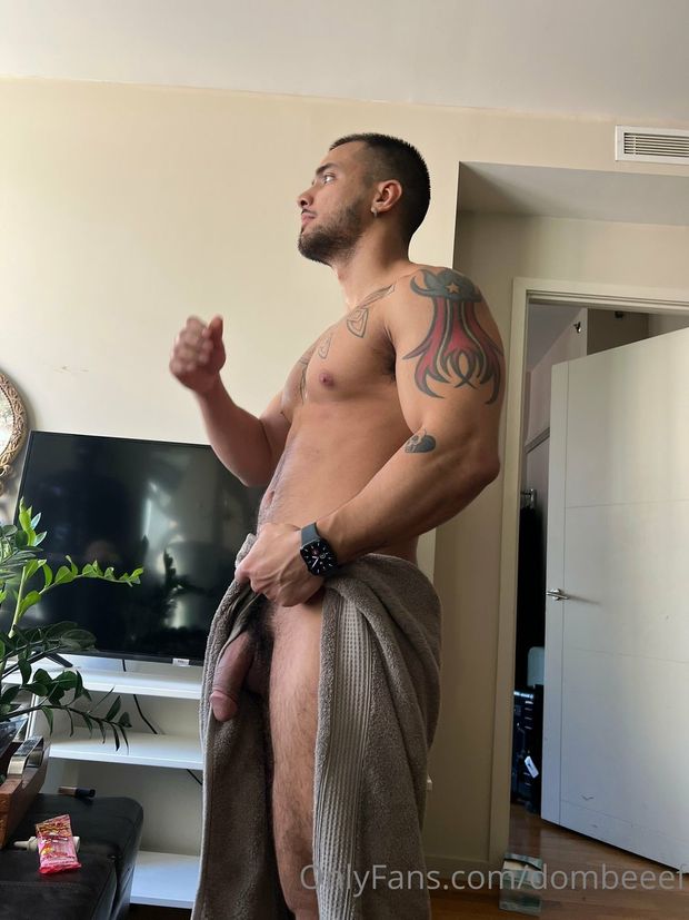 050223 Mon pote sort de la douche