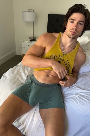 Bulge green sexy guy