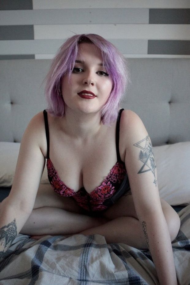Sexy alt Sophie C. seduction