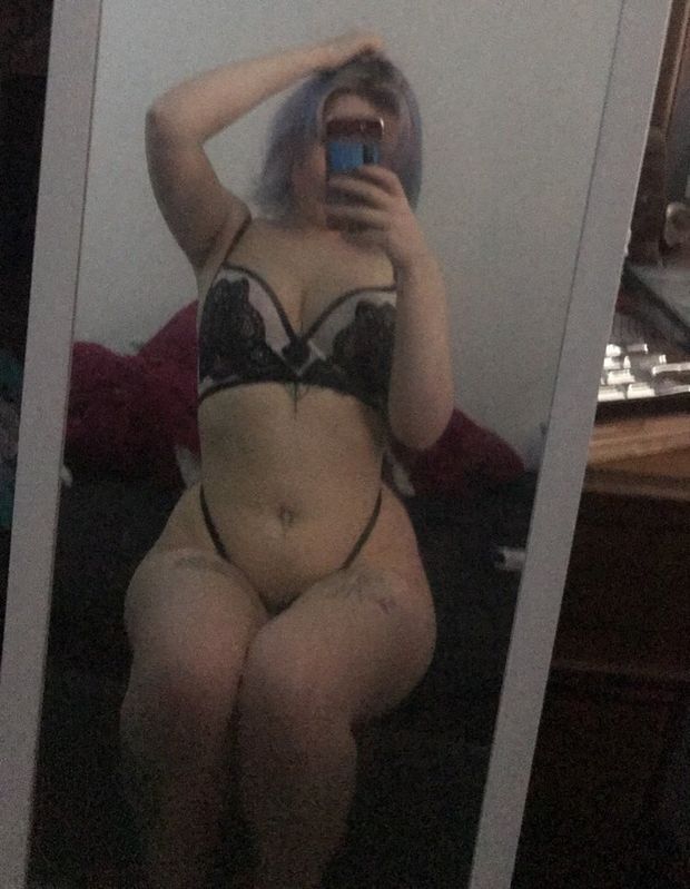 Sophie mirror selfie