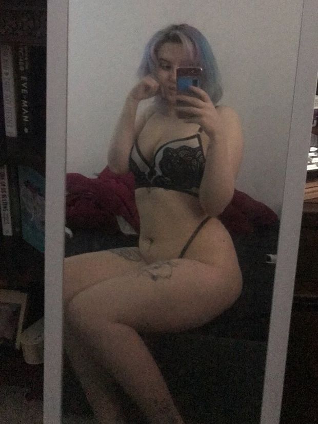 Alt Sophie sexy mirror