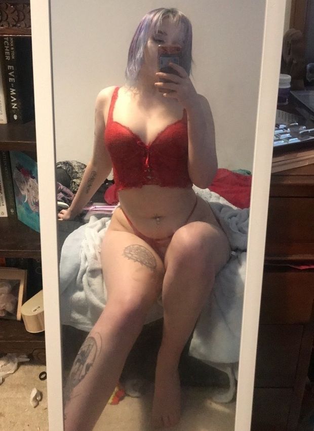 Alt Sophie red lingerie