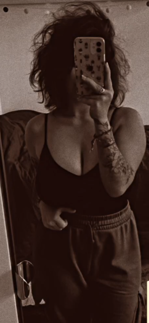 Eighteen Friend Cleavage !