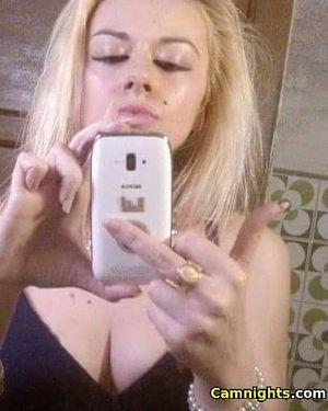 What a stunning babe