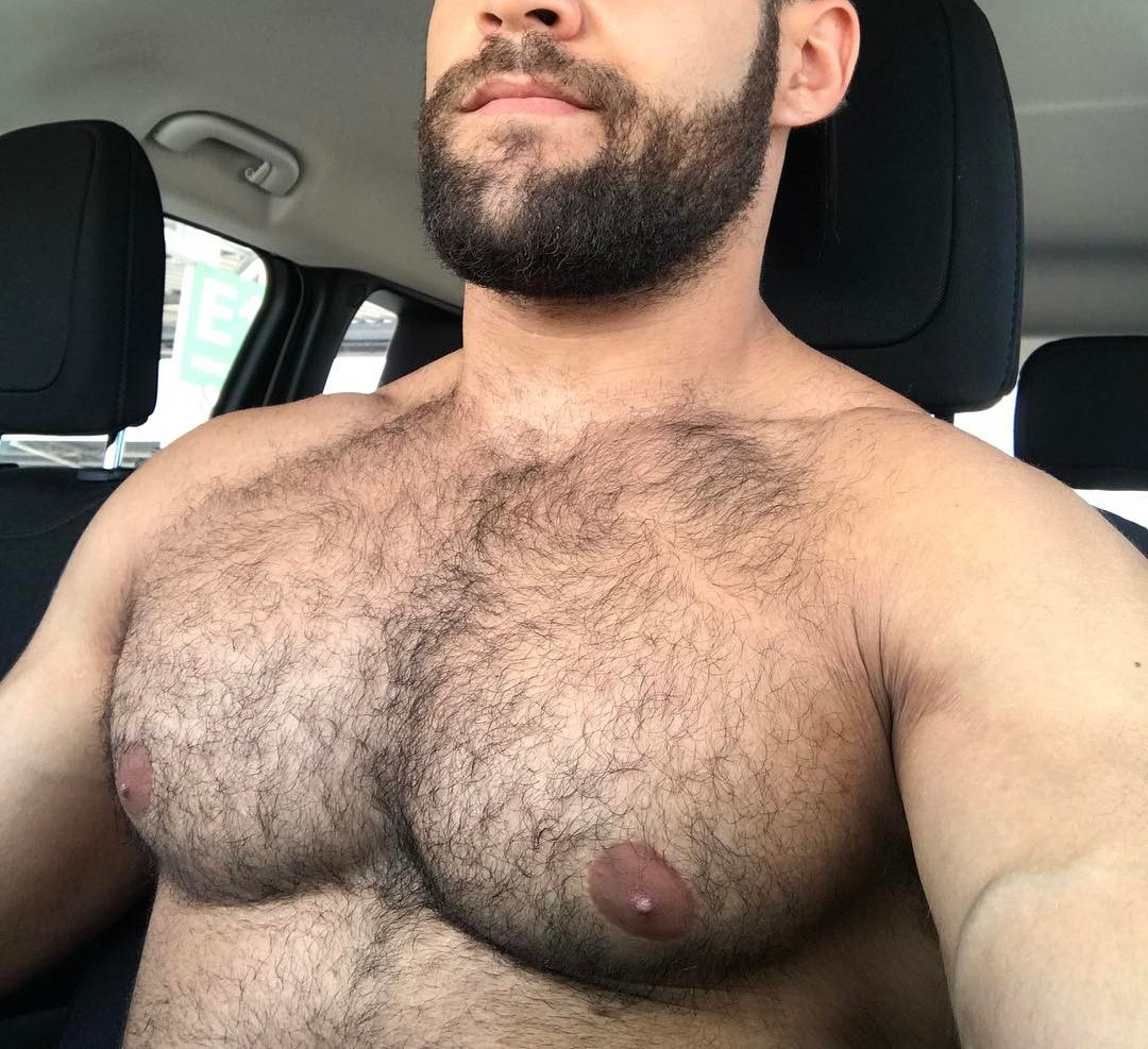 Beautiful set of pecs on this guy
