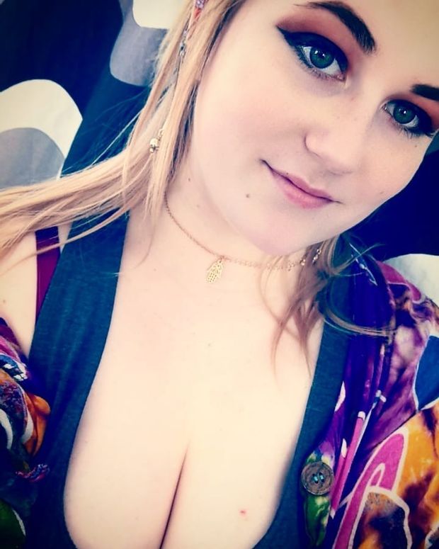 Alt Lily cleavage