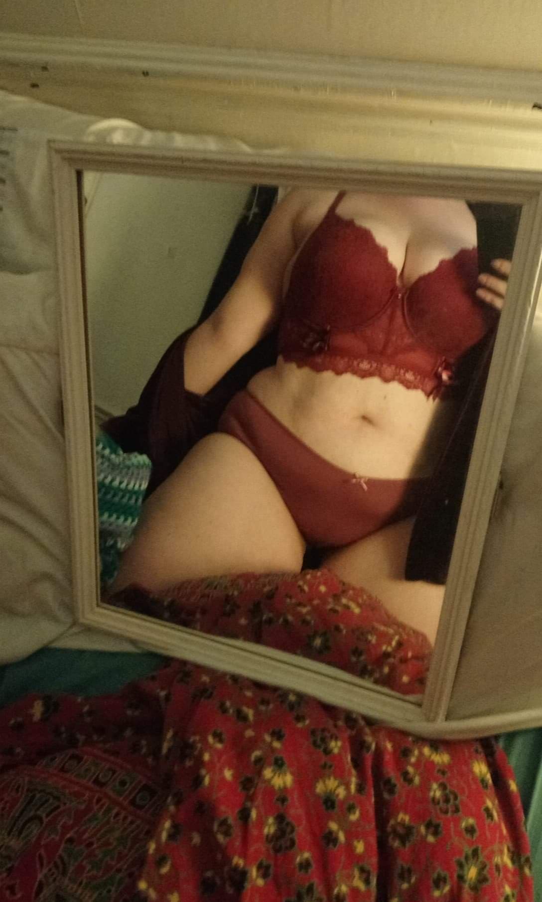 Alt Lily mirror selfie